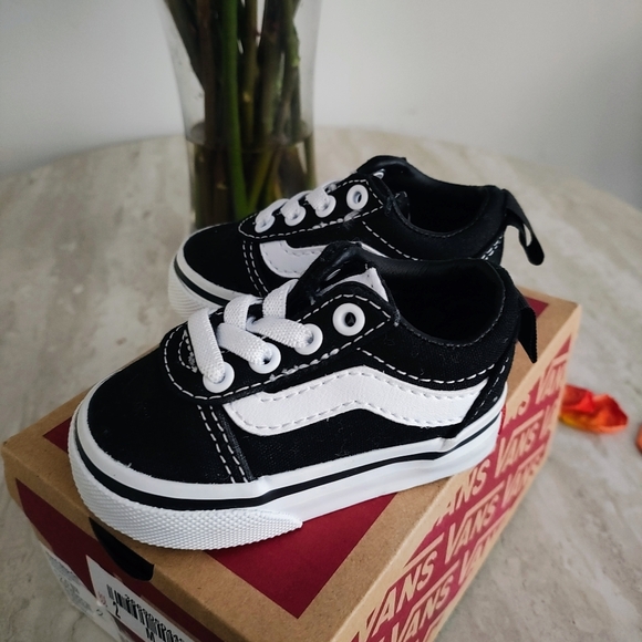 Vans - Picture 4 of 4
